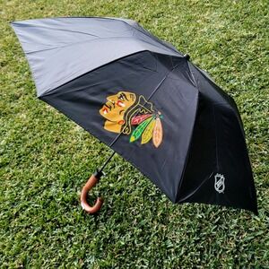 Chicago Blackhawks Umbrella Black Faux Wooden‎ Handle NHL Travel Auto Open Close